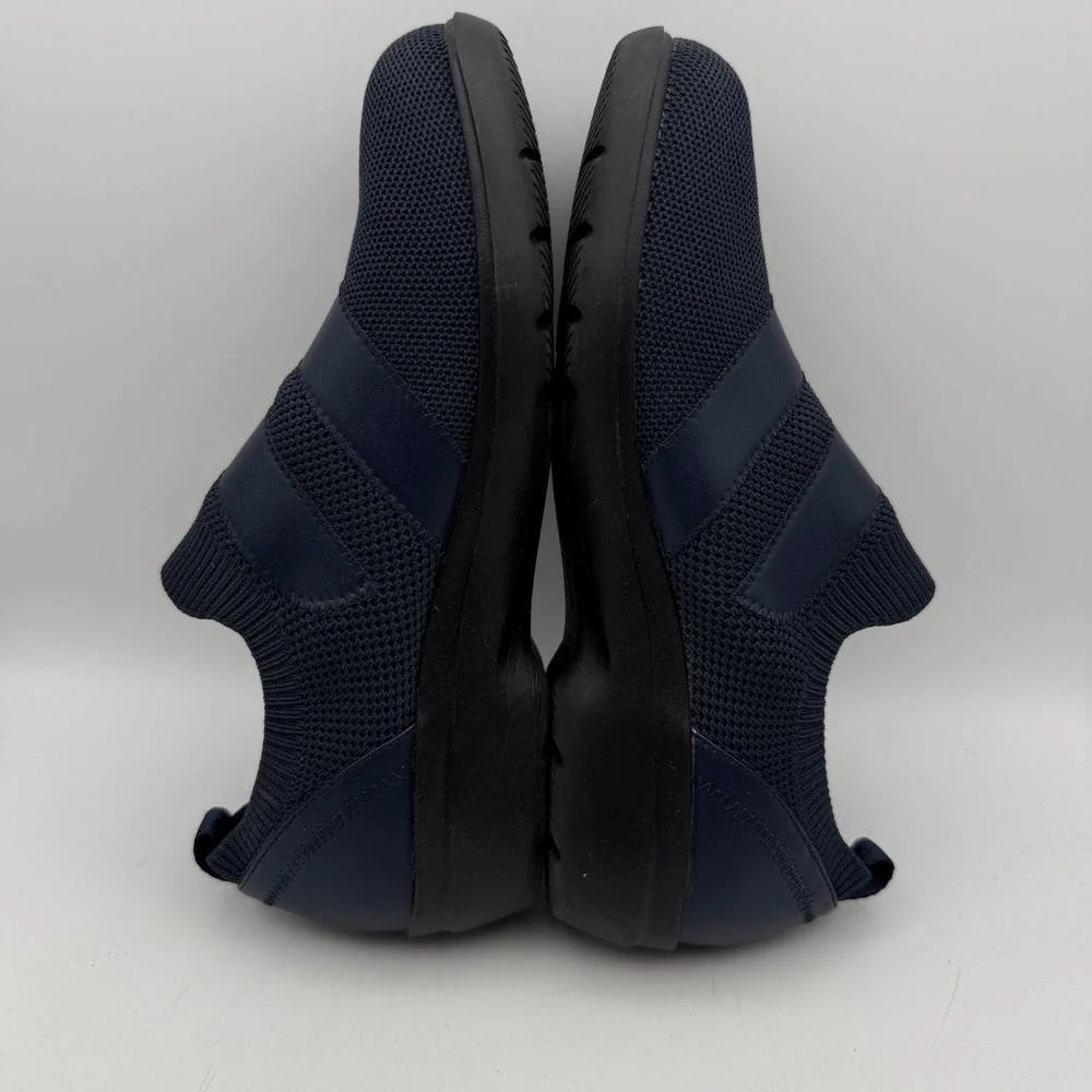 Clarks Cloudsteppers Sneakers Womens 8.5W Navy Blue Slip On Knit Casual Comfort